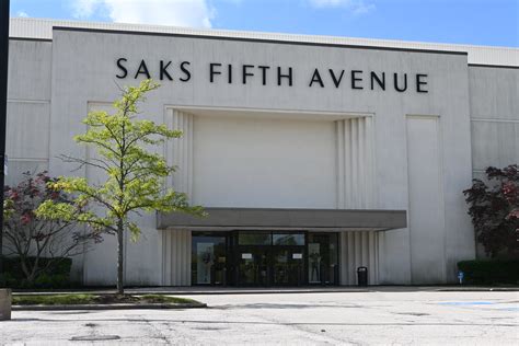 saks fifth avenue beachwood ohio.